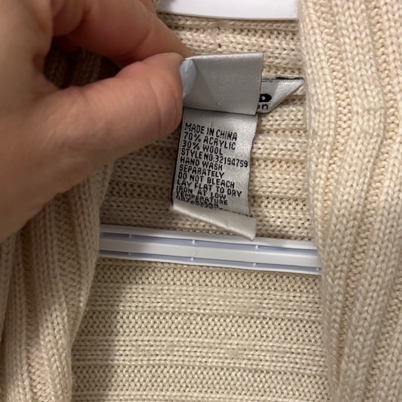 Stylish Cream Ribbed Women's Cardigan - Picture 3 of 8